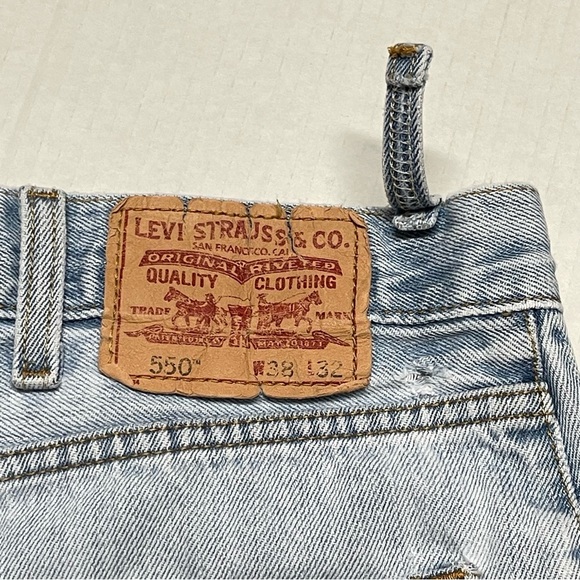 Vintage Levi's Men's 550 Classic Light Blue Relaxed Jeans - Picture 5 of 12